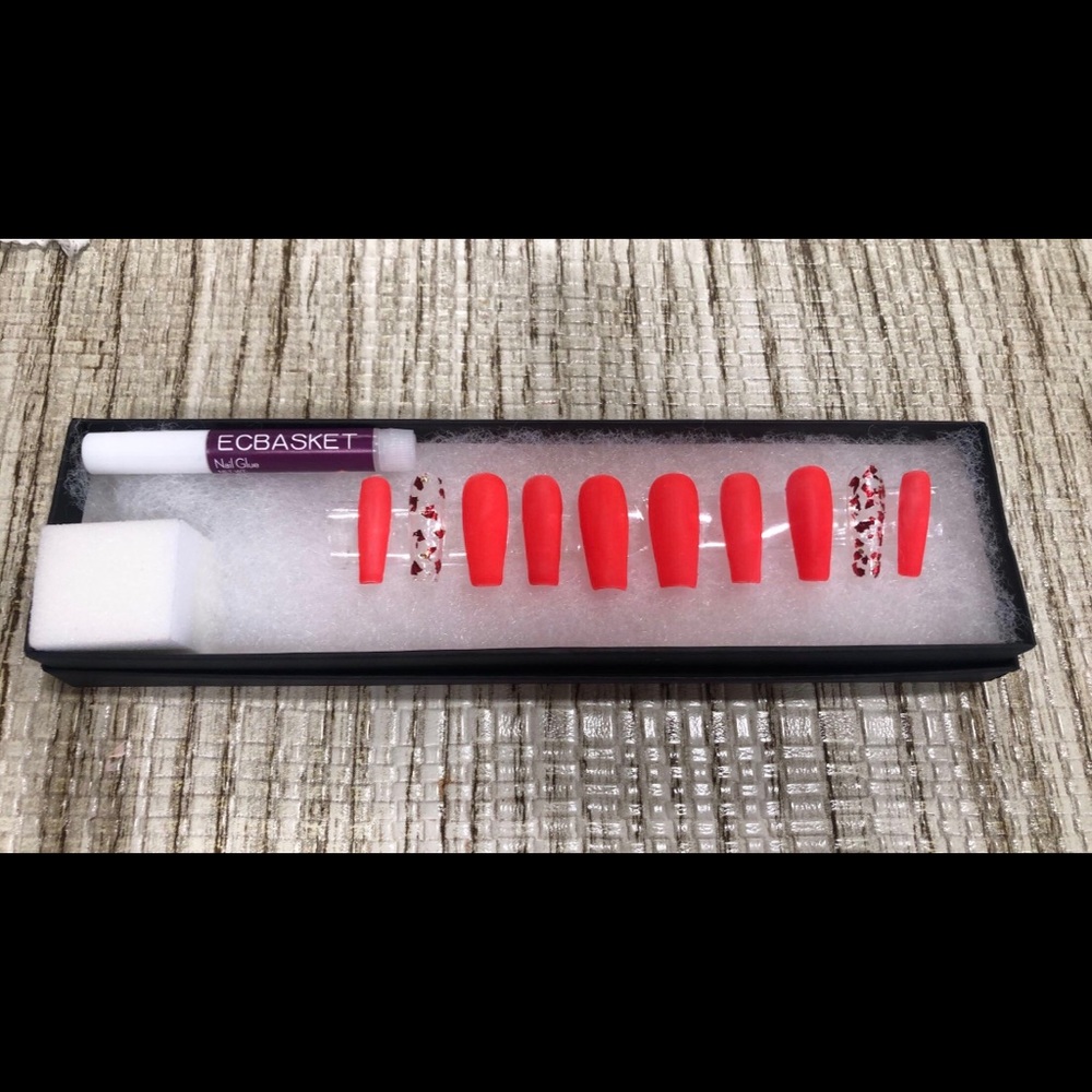 Press on nails